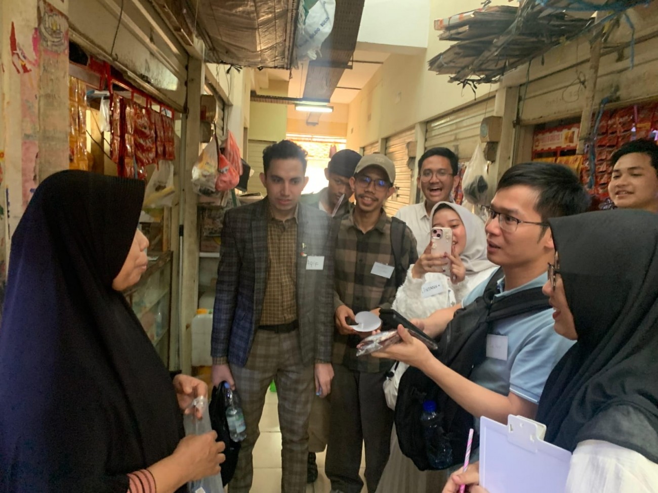 Dari Cikini ke Gondangdia, Negosiasi Pemelajar BIPA di Pasar Dukung Bahasa Indonesia Mendunia